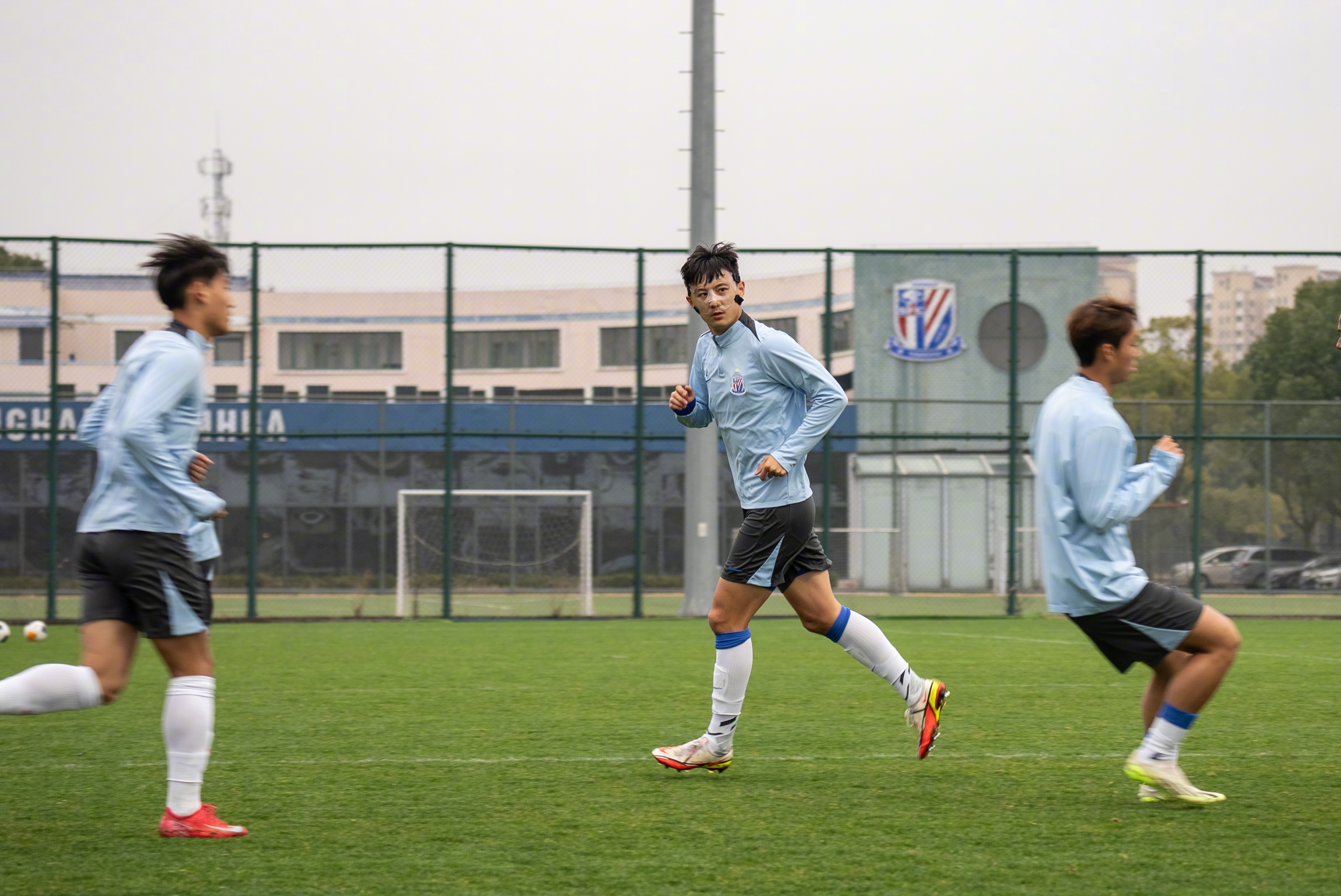 北青体育:朱辰杰确认无缘3月18强赛,蒋圣龙出战成疑