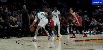 关键判罚！塔图姆三分线造米切尔犯规 热火挑战失败塔图姆获3罚