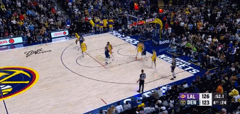 太狠了！约基奇内线强攻打成2+1 掘金再度追平湖人