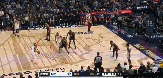 这么硬嘛！唐斯连续抢到前场板打成补篮！开场连打3次篮下了！