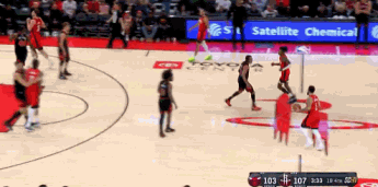 砍鲨了！关键时刻亚当斯被“砍”后两罚不中 乌度卡随后将其换下