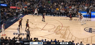 火力全开！唐斯内外开花连得11分 率队顽强咬住比分