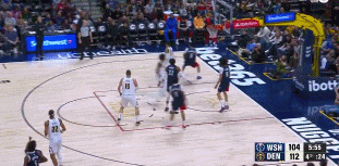 幸无大碍！贾马尔-穆雷扭伤右脚 一度回更衣室又返场