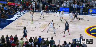 约式传球！普尔面对掘金包夹 大范围转移底角乔治关键三分反超