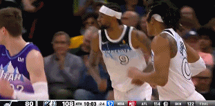 克拉克偷鸡抢断上篮&森林狼领先到30分 华子场下疯狂挥毛巾庆祝！