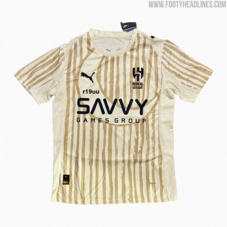 新月世俱杯球衣谍照：米黄色主色调+棕色条纹，球衣前有月亮图案