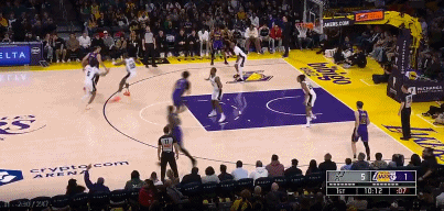 稳住心态啊！海斯推人被吹进攻犯规 把球丢到对手身上被追加技犯