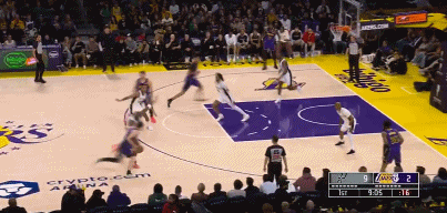 很突然啊！湖人连中三分轰出一波9-0 直接将马刺打停