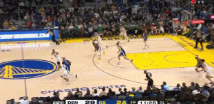 一飞冲天！小佩顿抢断反击送抛传 巴特勒跟进起飞双手空接暴扣