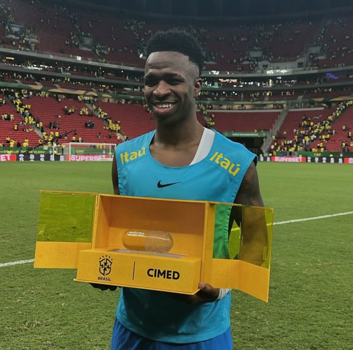 大腿级表现！维尼修斯造点+世界波绝杀，当选全场最佳！