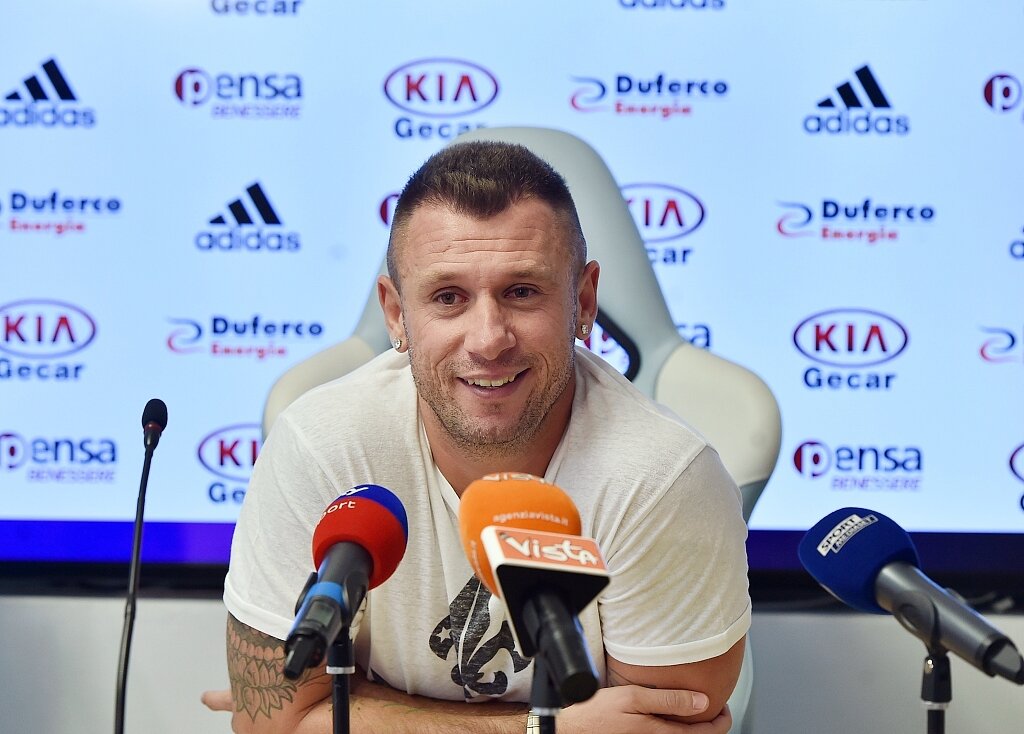 卡萨诺:弗拉尼需要为米兰的问题负更多责任,但孔塞桑也有问题