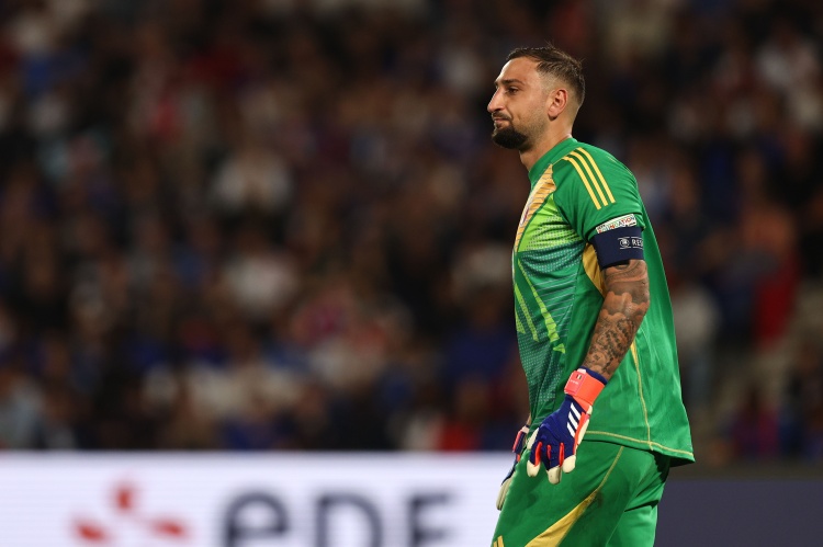 红军1射正便破门,多纳鲁马本赛季欧冠面对27次射正,已经9次丢球