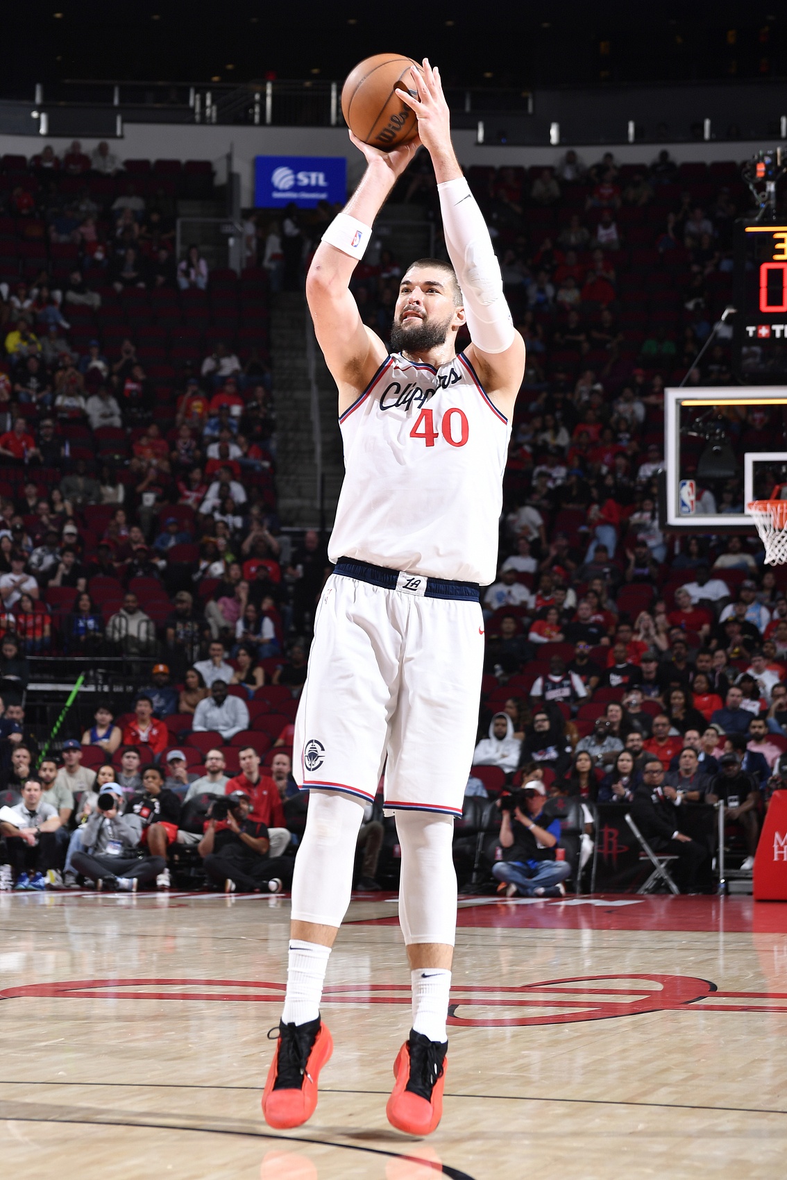 擎天白玉柱！祖巴茨18中8砍16分14板3助1帽 正负值+19冠绝全场