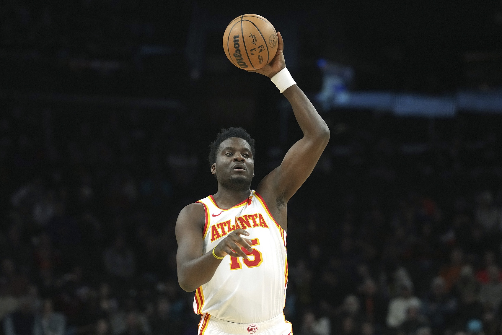 老鹰官方：卡佩拉左手第四掌骨韧带受伤 将在3-4周后重新评估