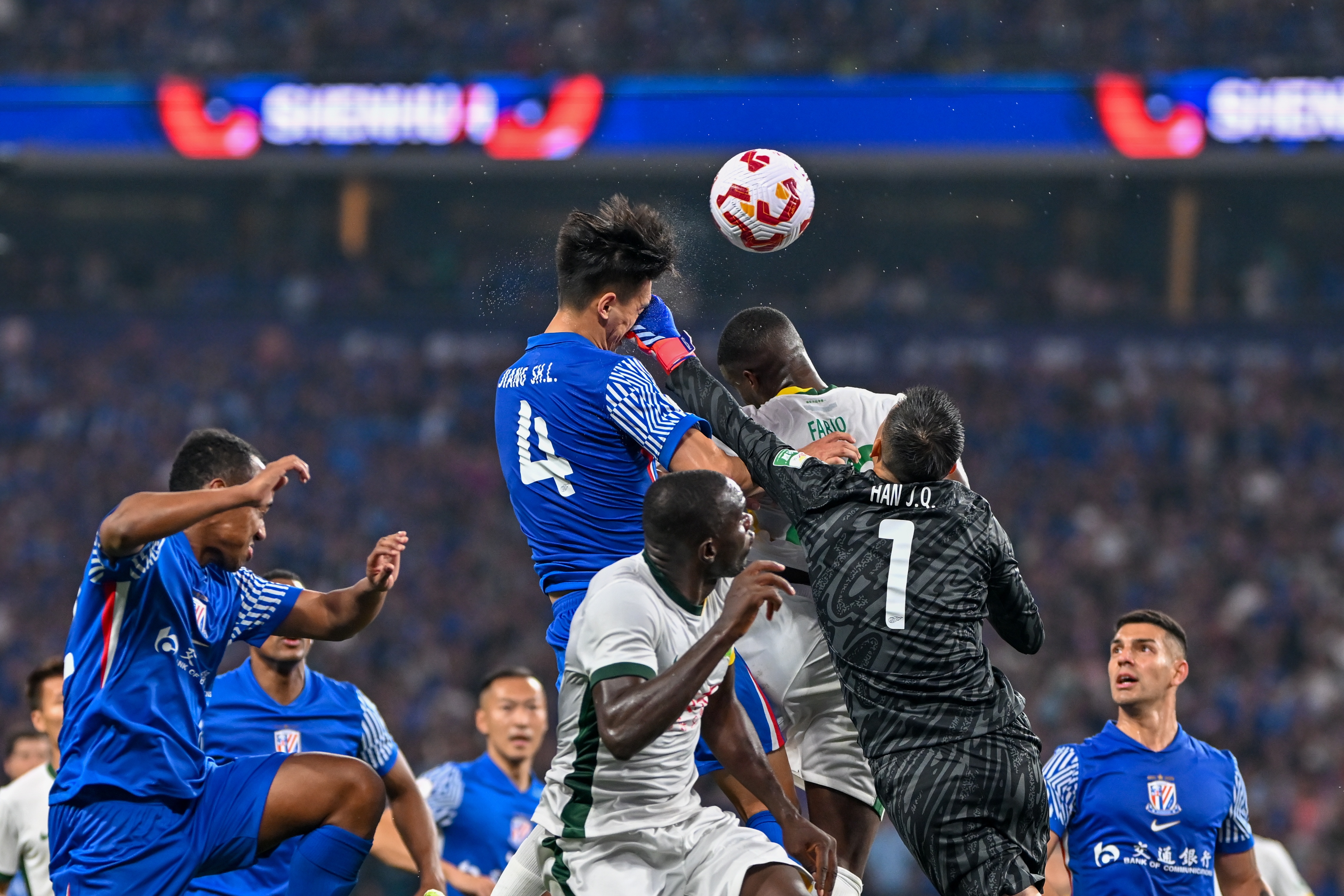 北青体育:由于蒋圣龙鼻骨骨折,国足不排除补招其他球员的可能