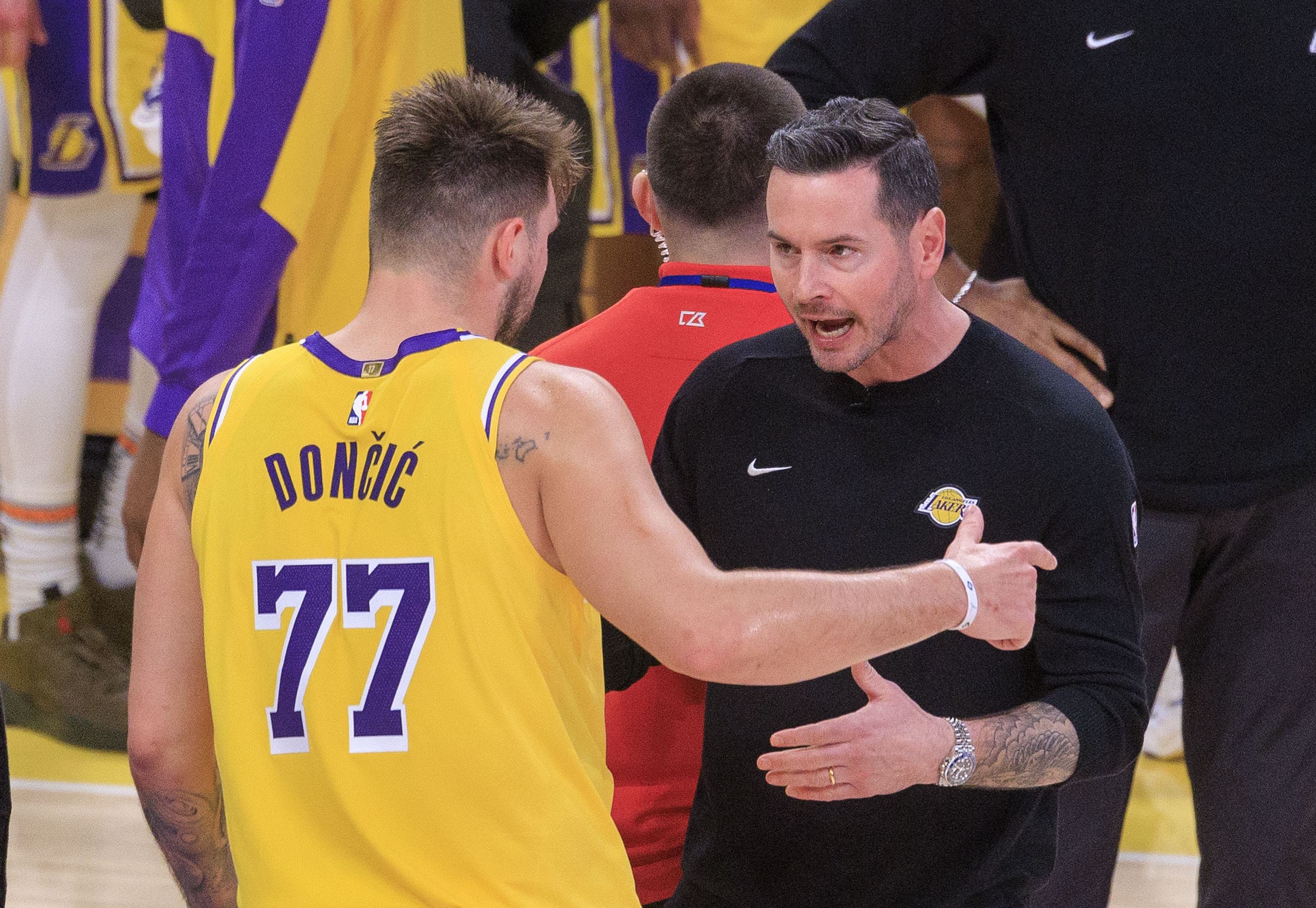 湖人主场豪取9连胜 自进入2025年以来主场18胜2负